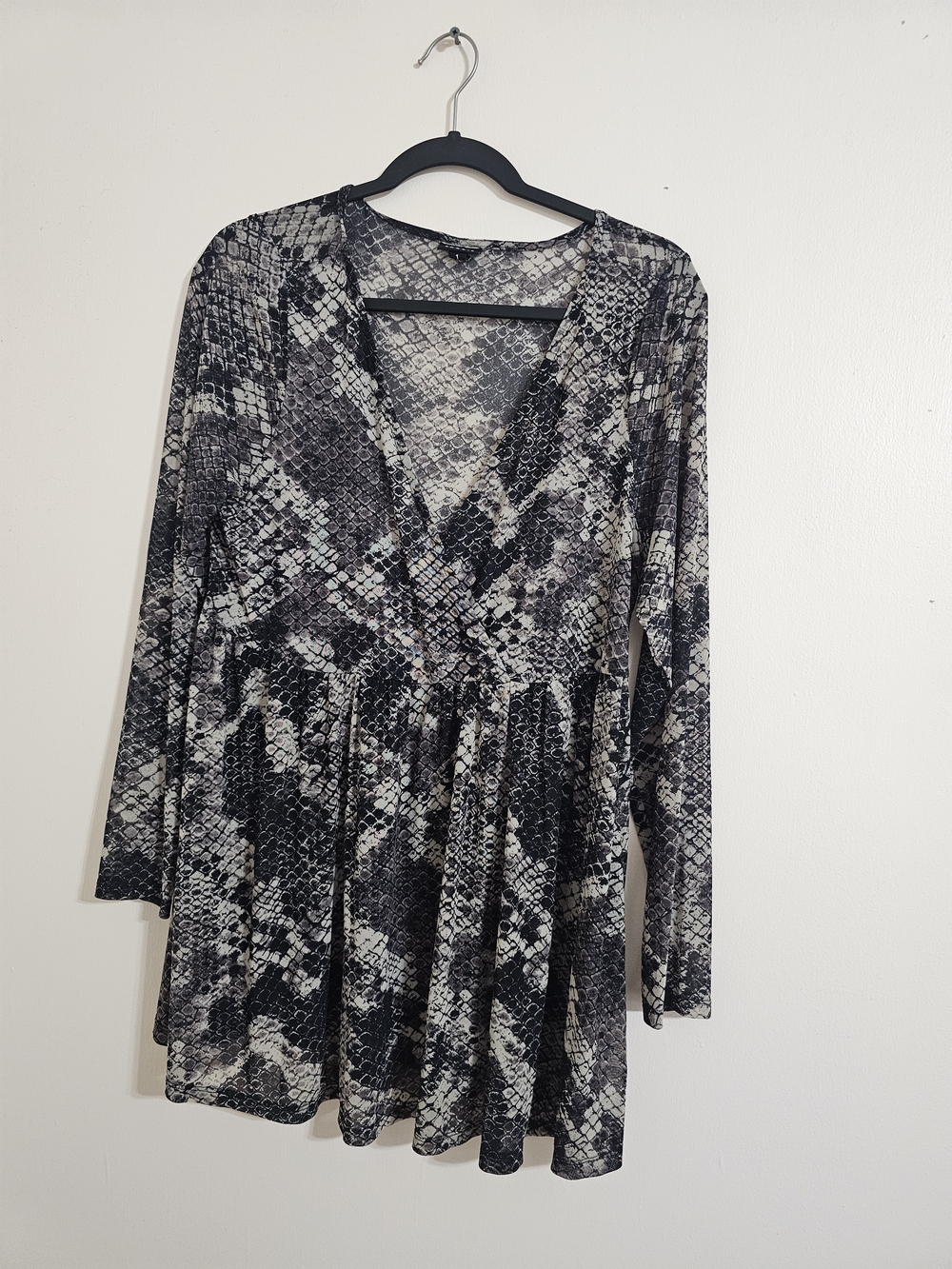 torrid 1X Black & Gray Snake Print V-Neck Sheer Babydoll Popover